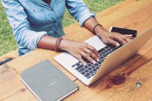 createherstock-remote-office-2